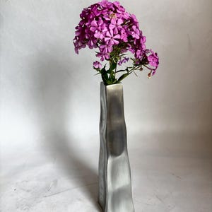 Vintage Postmodern Twisted Chrome Flower Vase - Tall Skinny Silver Chrome Flower Vase - Memphis Alessi Style / Minimal Silver Decor