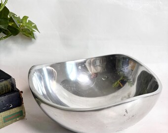Vintage 9” Nambe Aluminum Mid Century 1960s Tri-Corner Serving Bowl Style #527 | Postmodern Chrome Style Trinket Dish Catchall Bowl