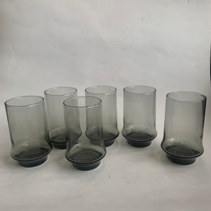 Libbey のヴィンテージ ブラック スモーク グラス トール インプロンプチュ グラス セット (6) - 洗練されたミッドセンチュリー バー サービング パーティー グラスウェア - ヴィンテージ ホーム キッチン