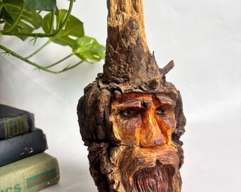 ヴィンテージ ハンドメイド フォークアート 木製精霊彫刻、老人の顔の彫刻 // アーティストによるサイン入り 手彫り木製アート、ユニークな魔法使いの彫刻