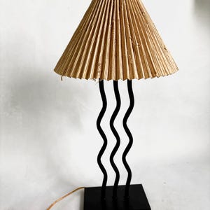 Vintage 1980s Postmodern Squiggle Wavy Table Lamp / Black Wavy 80s Post Modern Lamp 18”