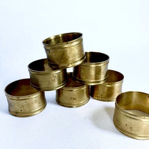 Vintage Classic Brass Napkin Rings – Elegant Mid-Century Modern Table Decor - Set of 7