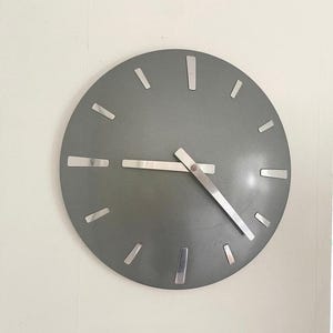 Vintage 1990s IKEA Postmodern Design Gray Wall Clock / REDO Designed by Magnus Lundstrom & Fredrik Magnusson / Modern Space Age Atomic Clock