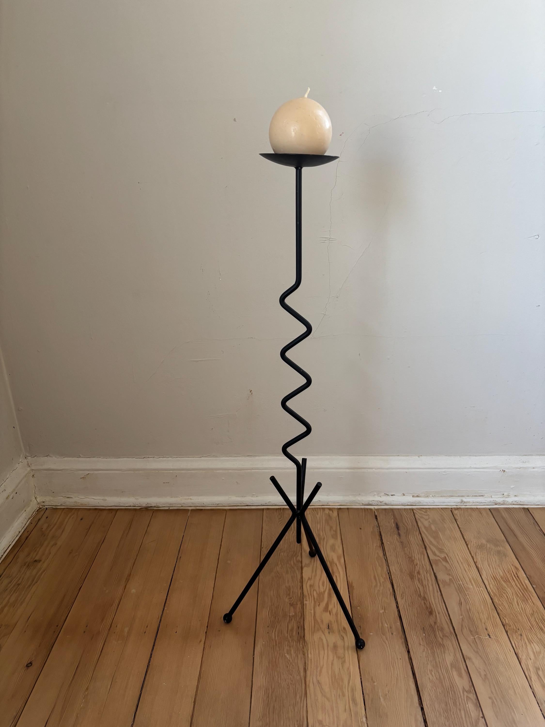 置物 Vintage Postmodern l stand Vintage Postmodern Sculptural Squiggle Iron Tripod Floor Candle