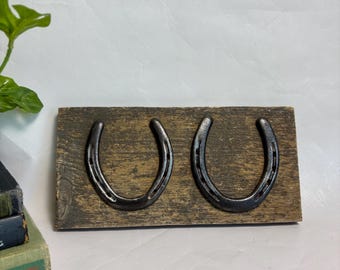 Vintage Handmade Folk Art Horseshoe Wall Plaque Decor / Rusic Horseshoes on Wood / Western Decor / Horse Lover Gift