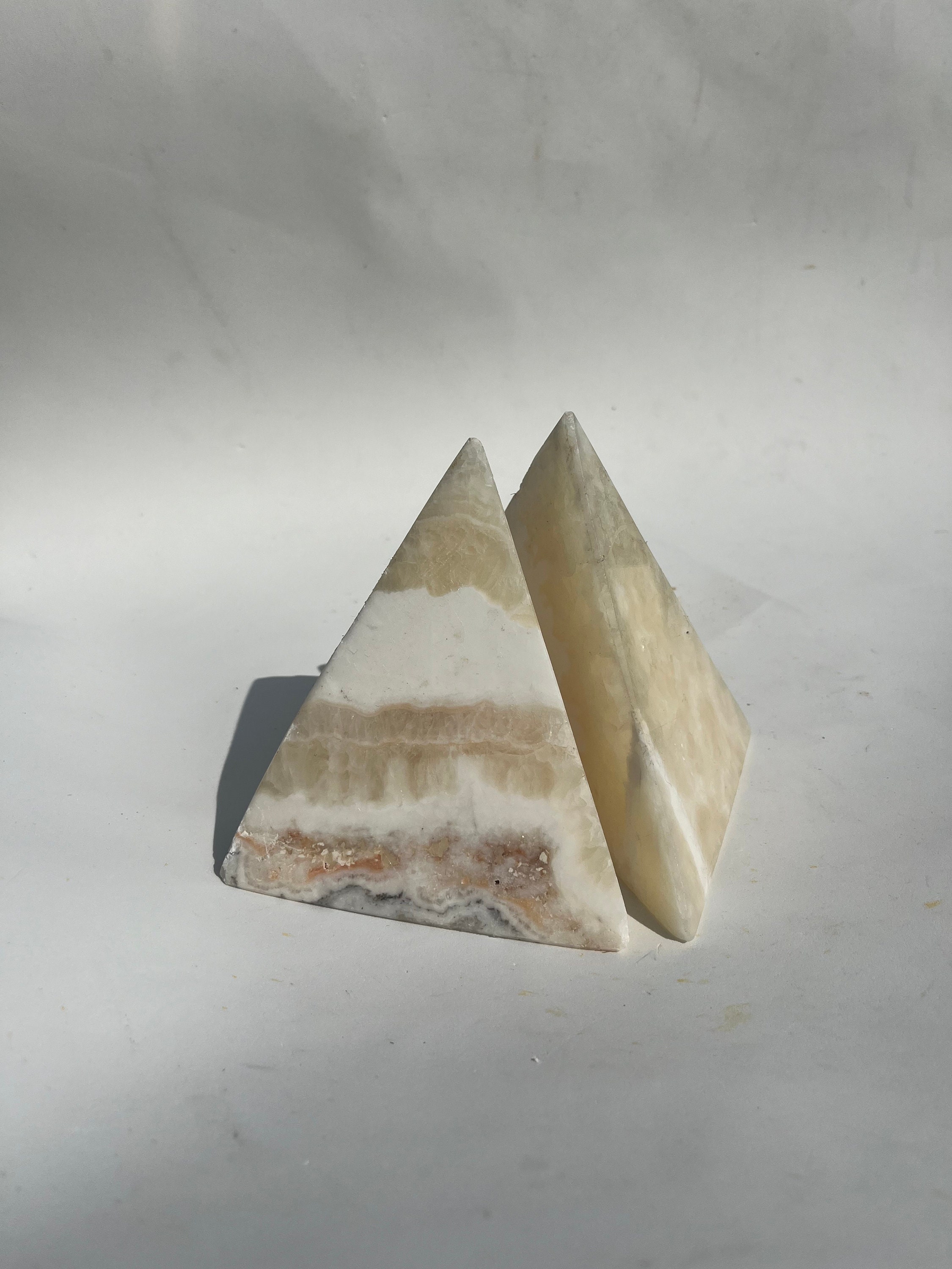 Alabaster pyramid - Etsy 日本