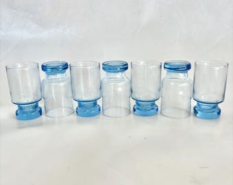 Vasos para té helado o jugo cortos con pedestal de color azul hielo claro de Libbey vintage (juego de siete)