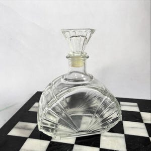 Vintage MCM geperste glazen schaal / karaf waaiervorm / likeurfles met stop