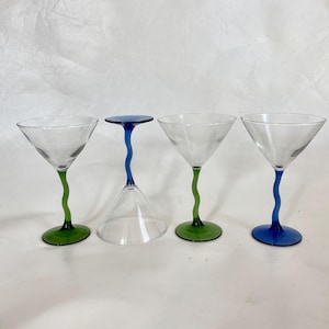 Vintage Post Moderne Grün und Blau Libbey Martini Wiggle Wavy Crooked Green Stem Martini Gläser - Vierer Set