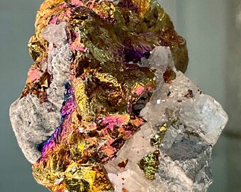 Chalcopyrite, minerai de paon, amas de calcite et de sphalérite - Spécimen de collection- Mine de cuivre de Baisha, Huangshi, Hubei, Chine- 58 grammes