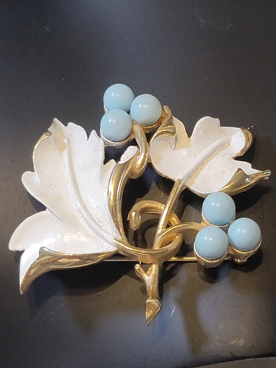 Vintage Brooch Gold plated with white enamel leave