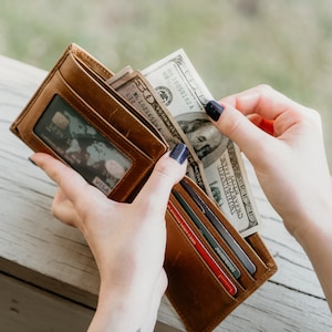 Los mejores regalos de Navidad para él, regalo de aniversario para novio, regalo de padrino de boda, regalo de esposo, regalo para él, billetera grabada, billetera triple