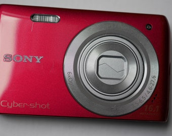 Sony Cyber Shot DSC W670 SteadyShot, ROUGE, 16MP, zoom 6X, ensemble d'accessoires, testé