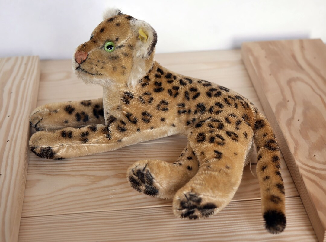 STEIFF Ozelott Lying, Green Glass Eyes 1953-1961, 30 Cm