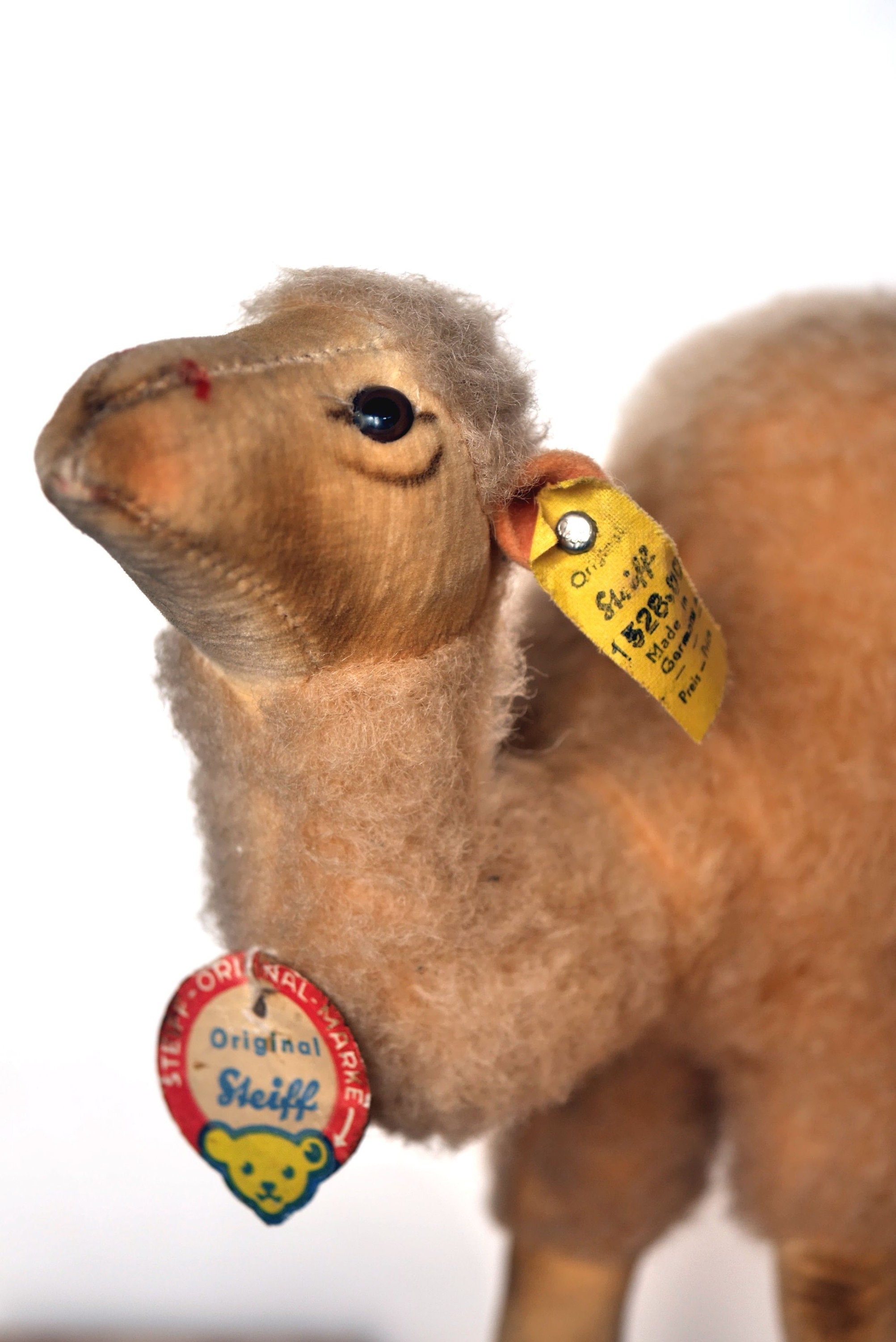 Steiff シュタイフ　ラクダ　「Cosy Camel」28cm Steiff Camel Cosy, 28 cm, Art.nr. 4890/28 – Bears Dolls Toys