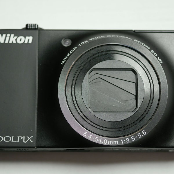 Nikon CoolPix S8000 digital camera, 14.2 MP, 720p HD video recording, memory card, accessory pack, tested