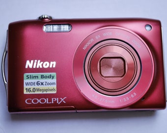 Nikon COOLPIX S 3200, fotocamera digitale da 16 MP, zoom ottico 6x, rosso, pacchetto accessori, testato