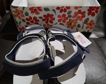 Sandalias de mujer, talla 9, completamente nuevas con etiquetas, marca Muk Liks.