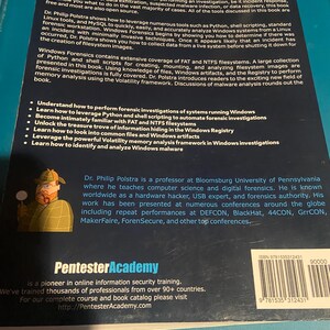 Puede incluir: La contraportada de un libro titulado A Practical Guide to Performing Forensic Investigations on Windows Systems. Incluye un resumen del contenido, una lista de objetivos de aprendizaje, una biograf&iacute;a del Dr. Philip Polstra y un c&oacute;digo de barras ISBN.