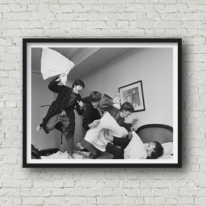 Pelea de almohadas de los Beatles / 1964 / Impresión de calidad de museo