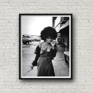 Diana Ross comendo uma costela, impressão de ícone musical, fotografia dos anos 80, arte retrô de parede, impressão com qualidade de museu