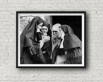 Monjas fumadoras / Década de 1960 / Impresión fotográfica vintage / Impresión de calidad del museo