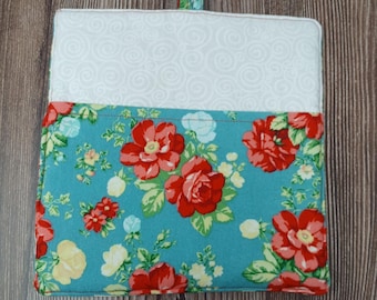 Pot Holders..Floral Patchwork Pot Holder: Heat-Resistant Cotton Hot Pad