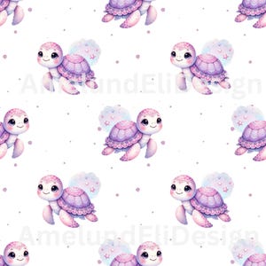 Könnte beinhalten: Ein nahtloses Muster mit lila und rosa Aquarell-Schildkröten mit schillernden Flügeln. Die Schildkröten haben einen verspielten, cartoonartigen Stil und sind vor einem weißen Hintergrund mit kleinen weißen Punkten platziert.