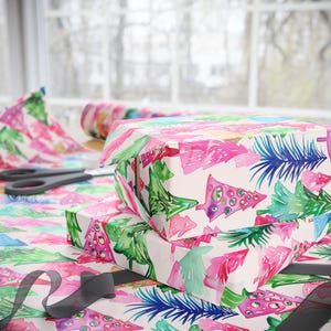 Rosa grünes Geschenkpapier für Weihnachten, Geschenkpapier im Aquarellstil