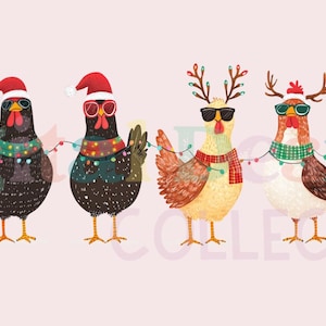 Puede incluir: Ilustración de cuatro gallinas festivas, adornadas con accesorios navideños. Llevan gafas de sol, gorros de Papá Noel y cuernos de reno, y están decoradas con luces de colores. Fondo rosa pálido.