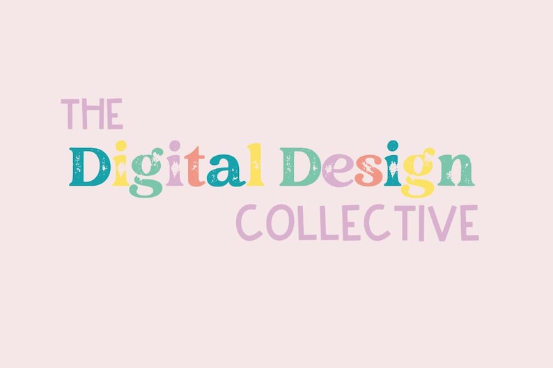 Pu&ograve; includere: Il logo di The Digital Design Collective presenta le parole "The Digital Design Collective" in un font colorato e usurato. Il testo &egrave; in una variet&agrave; di colori, tra cui blu, verde, giallo, arancione e rosa.