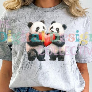Clipart de panda de acuarela para el día de San Valentín: panda de dibujos animados con un corazón para DTG, tazas, vasos, sublimación y álbumes de recortes - PNG digital