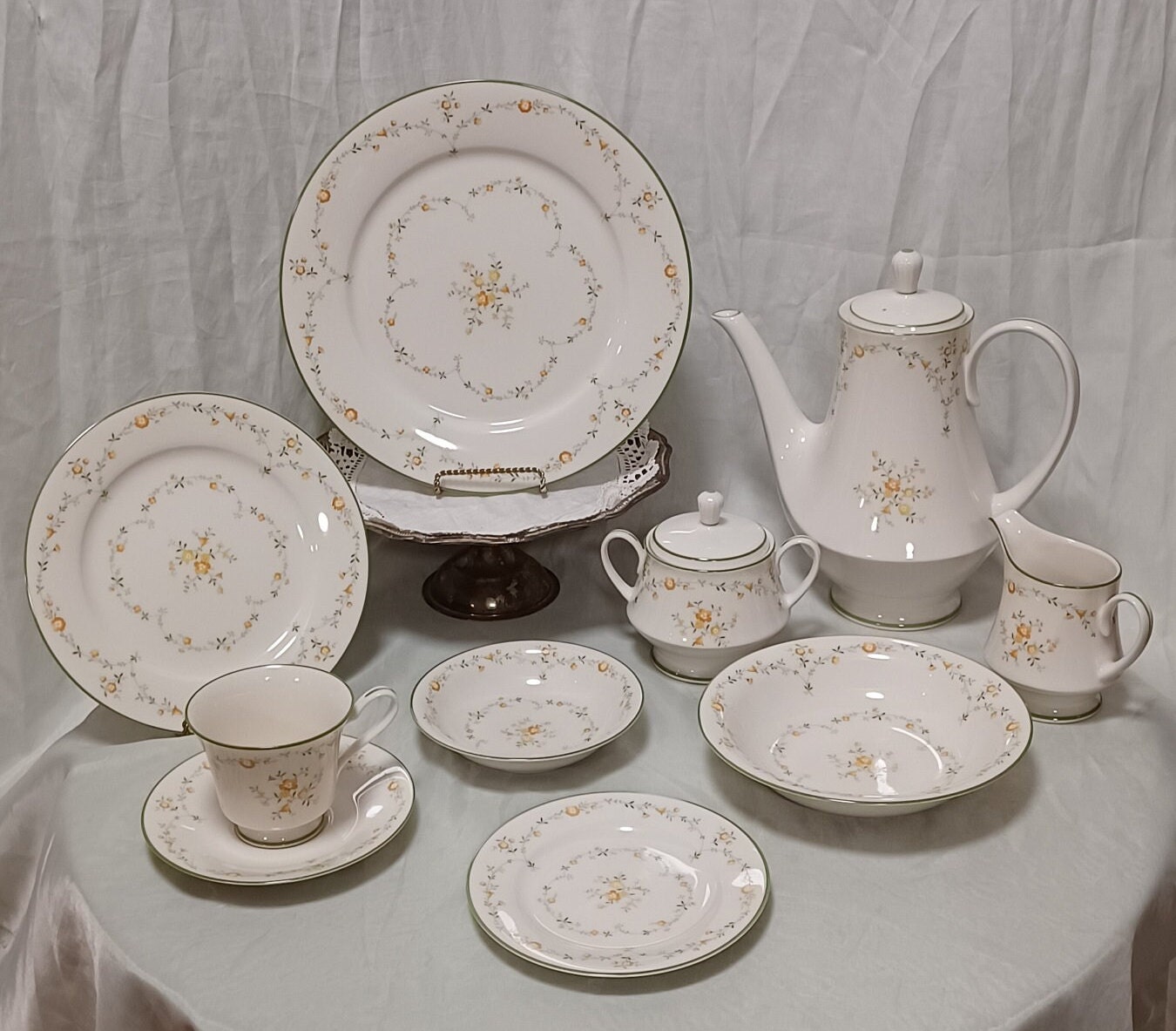 Noritake Ivory China 花柄皿 6枚セット(沖縄離島販売不可) Noritake Ivory China 花柄皿 6枚セット(沖縄離島販売不可) 食器