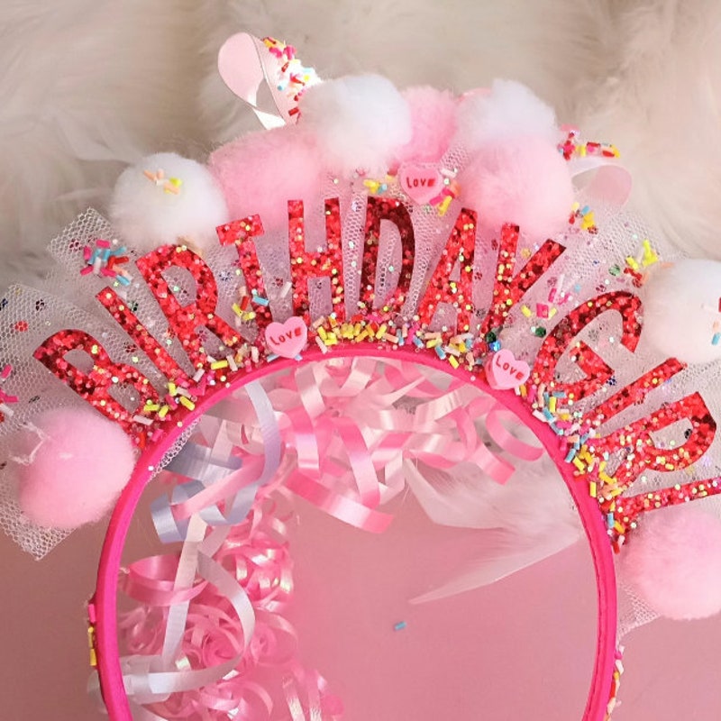 Beistle Happy Birthday Tiaras – 4 Stück Mit Fransen, Bunte Stirnbänder Für Geburtstagsfeiern