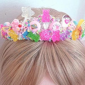 Diadème Candyland pour adultes, fausse couronne de bonbons, cadeau pour l&#39;amateur de bonbons/la petite amie, casque de bonbons pour femmes, accessoire pour cheveux Candyland
