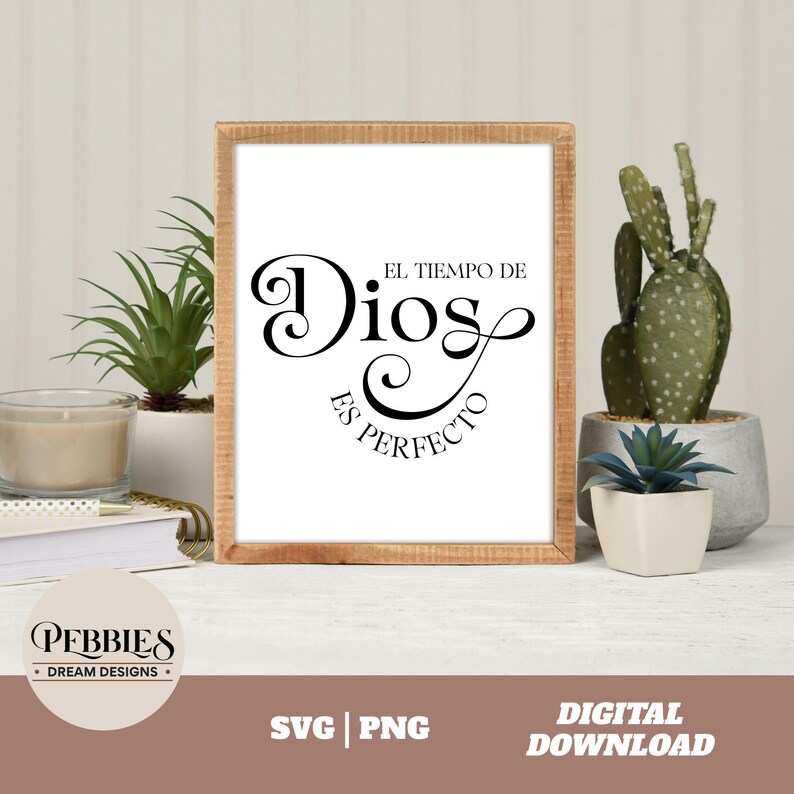 May include: A printable digital download of a quote in Spanish that reads "El tiempo de Dios es perfecto" which translates to "God's time is perfect". The quote is written in a decorative script font and is framed in a wood frame.