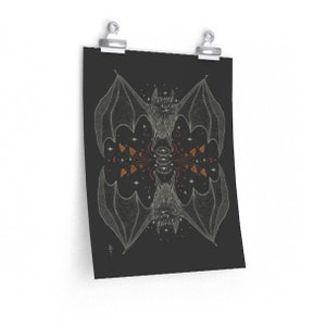 Poster verticali opachi premium "Vampire Bat" Illustrazione artistica Stampa originale Halloween Autunno Spettrale Design celeste grunge strega goth