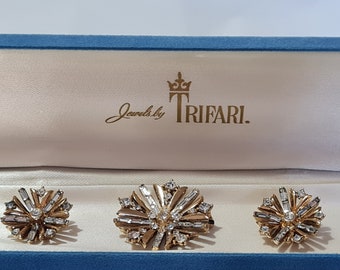 Vintage Crown Trifari Gold Tone Rhinestones Pendant/brooch 1.2" and Clip On Earrings 0.75" Set