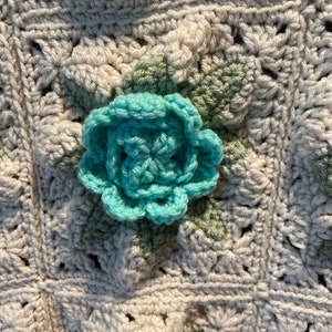 Beautiful poppy hand crochet blanket. The picture doesn’t do it justice. A favorite piece!