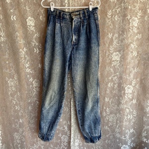 Vintage 80s/90s CHIC Acid Wash Highwaisted Blue Jeans