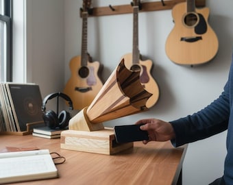 Handcrafted Acoustic Gramophone Phone Amplifier: Vintage Home Decor