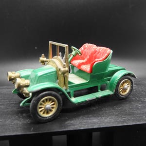 Vintage 1911 Renault Matchbox Models of Yesteryear Classic Green Lesney Collectible
