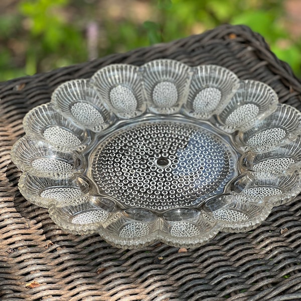 Encantador plato de huevo endiablado de vidrio vintage / plato de aperitivo Hobnail / plato de huevo endiablado de vidrio vintage de Indiana / plato de servicio de vidrio transparente.