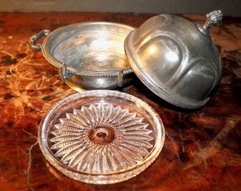 Antique New Amsterdam Silver-plated Covered Butter Dish, without the knife.
