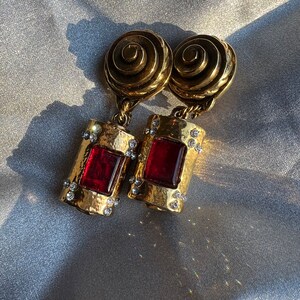 Vintage CHANEL golden frame and red round gripoix glass stone