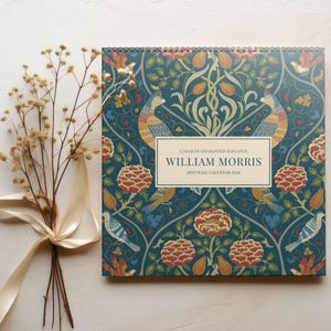 William Morris Strawberry Thief Wall Calendar - Vintage Botanical Art Print, Home Decor Gift for Art Lovers & Nature Enthusiasts