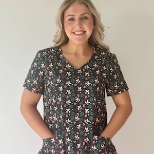Buzzy bees Scrub top