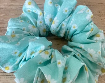 Jumbo Mint Daisy Scrunchie