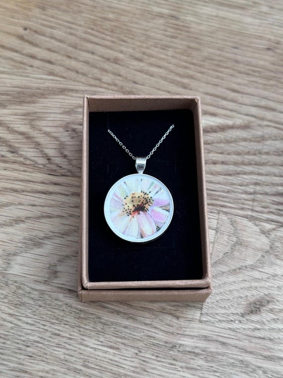 Broken China Floral Statement Round Necklace Chain Gerbera Daisy