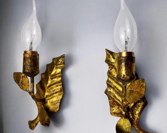 Pair of midcentury "leaves" sconces by ferroarte, gold leaf and metal, Italy, 1950